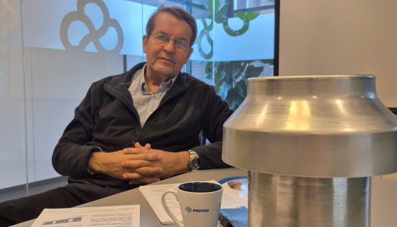 Olav Haugerud med ventil.jpg