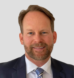 Mattias u bakgrunn.png