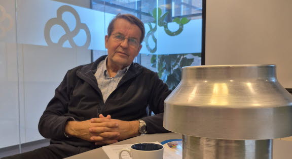 Olav Haugerud med ventil.jpg