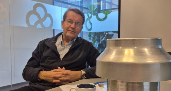 Olav Haugerud med ventil.jpg