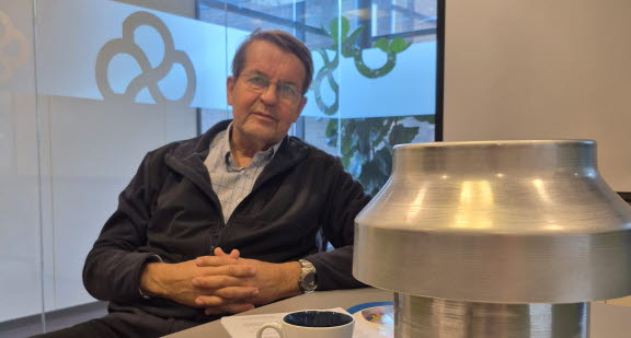 Olav Haugerud med ventil.jpg